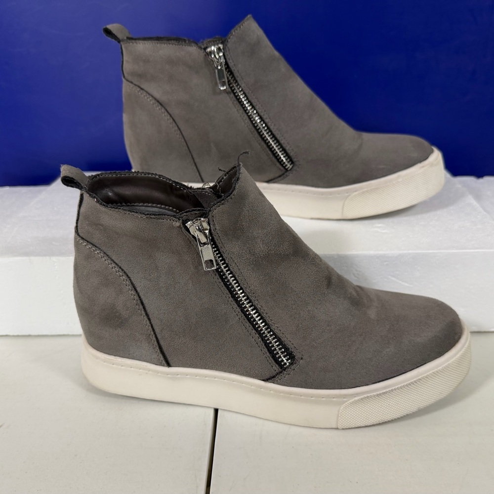 SODA Wedge Grey Suede Sneaker Shoes Sz 8.5